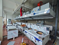 40℃高温下，一群坚守岗位的厨具人!